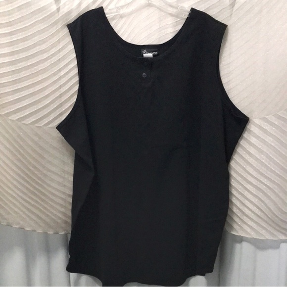 Sleeveless Shirt Plus Size - Picture 1 of 3